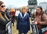 Мая Манолова на протест: Давам мораториума върху лекарствата на КС, ако не го отменят