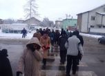 Граждани на Елин Пелин на протест заради опасен надлез: Г-н Борисов, гордеете се с новите пътища. Бихте ли живели тук?