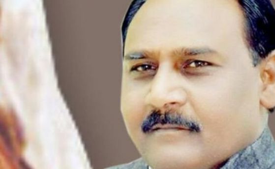 Министърът на щастието на Индия издирван за убийство