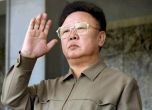 Северна Корея плака за шест години от смъртта на Ким Чен-ир
