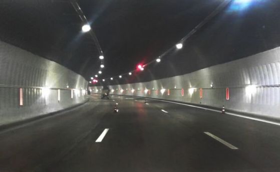 Катастрофа затвори движението към София по Хемус край тунела Витиня