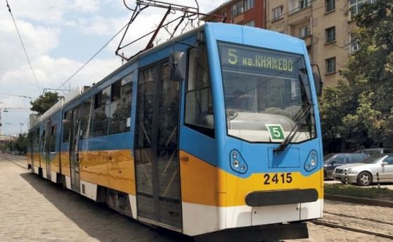 Възстановено е движението на трамваите и тролеите, засегнати от аварията в София