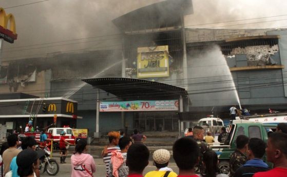 37 души са загинали при пожар в търговски център във