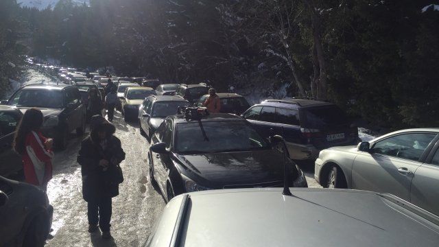 Десетки коли са блокирани на Витоша, заради паркираните от двете
