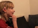 Прекрасен момент: глухо момиченце научава, че ще става кака (видео)