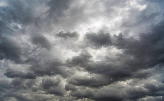 Денят ще започне с облаци и на места превалявания от