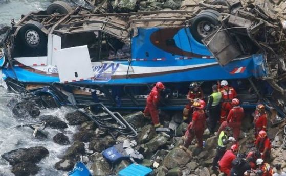 Автобусна катастрофа в Перу взе 48 жертви