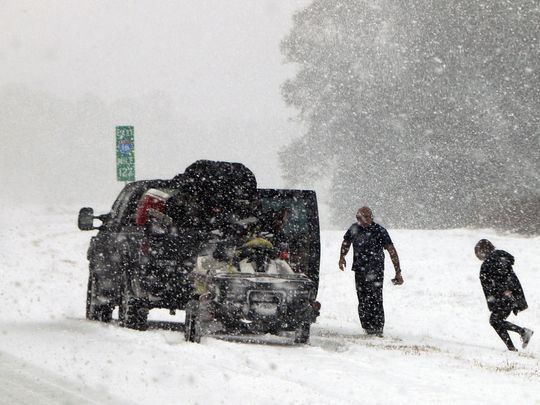 Новата мощна снежна буря в САЩ е взела най-малко 7 жертви,