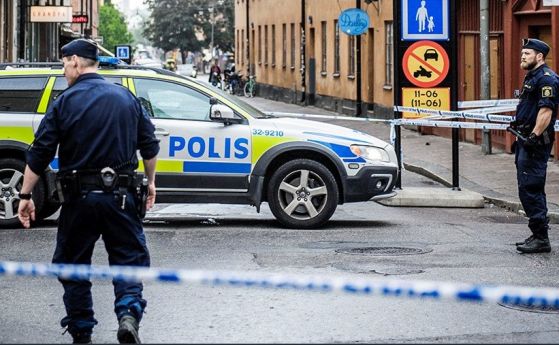 Един загина след експлозия до метростанция в Стокхолм (обновена)