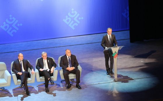 Туск в реч на български: Председателството ще бъде резултатно като Стоичков преди 25 години (видео)