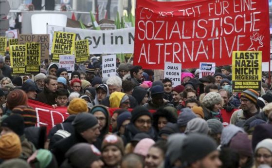 Хиляди на протест срещу управляващите в Австрия