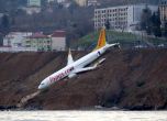 Самолет излезе от пистата и падна в пропаст в Турция
