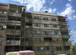 Блок в Бургас остана без покрив след некачествено саниране