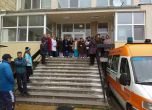 Служители на поморийската болница излязоха на протест