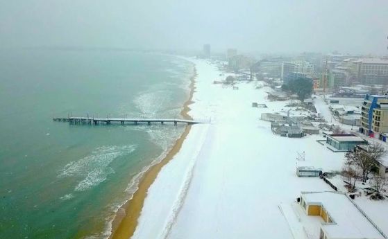 Морският ни курорт Слънчев бряг бе покрит със сняг показват
