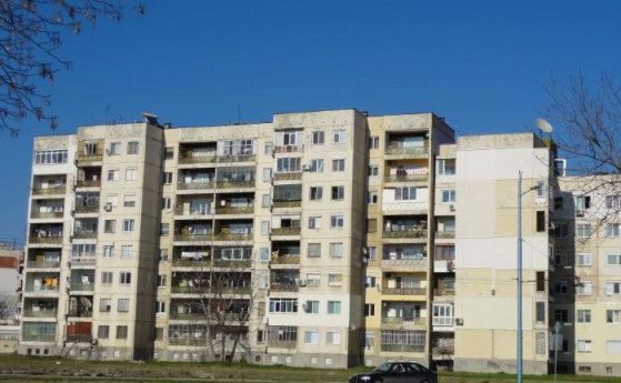 62-годишен мъж скочи от висок етаж на блок в Пловдив