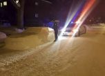 Канадски катаджии 'глобиха' кола от сняг