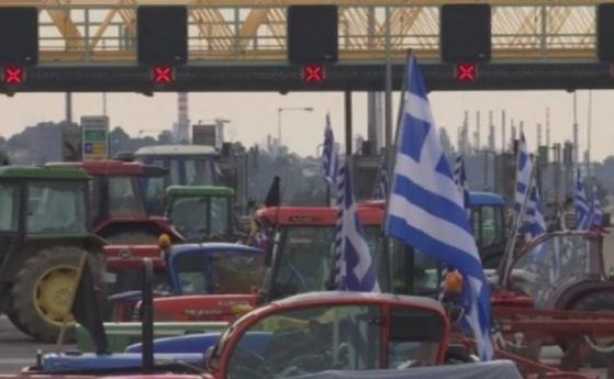 Гръцките фермери блокират пътища