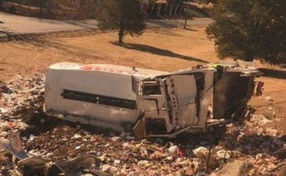 Влак с американски конгресмени се сблъска с боклукчийски камион, един човек загина