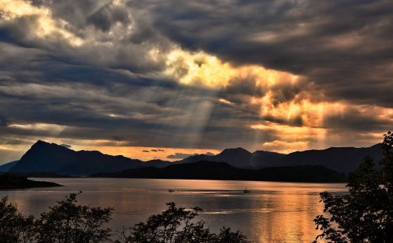 Повече облаци ще има днес но времето остава топло за