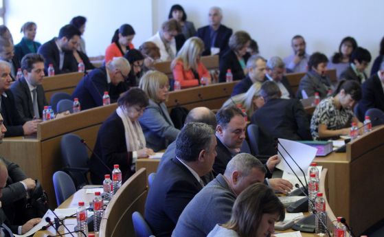 Политически скандал избухна между общинските съветници Борислав Бориславов от СДС