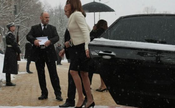 МВР погрешка проверило кола на НСО с жената на президента