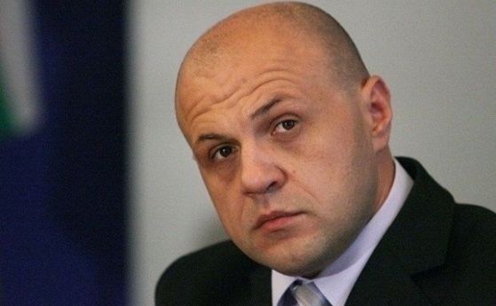 Вицепремиерът Томислав Дончев реши да провери какви са настроенията сред