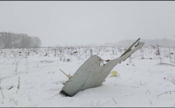 Пътнически самолет със 71 души на борда разби край Москва