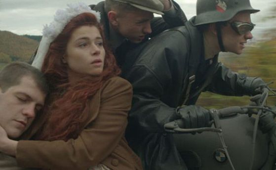 Новият бг филм 'Моторът': Едно българско село, трима тийнейджъри и суровата реалност на войната