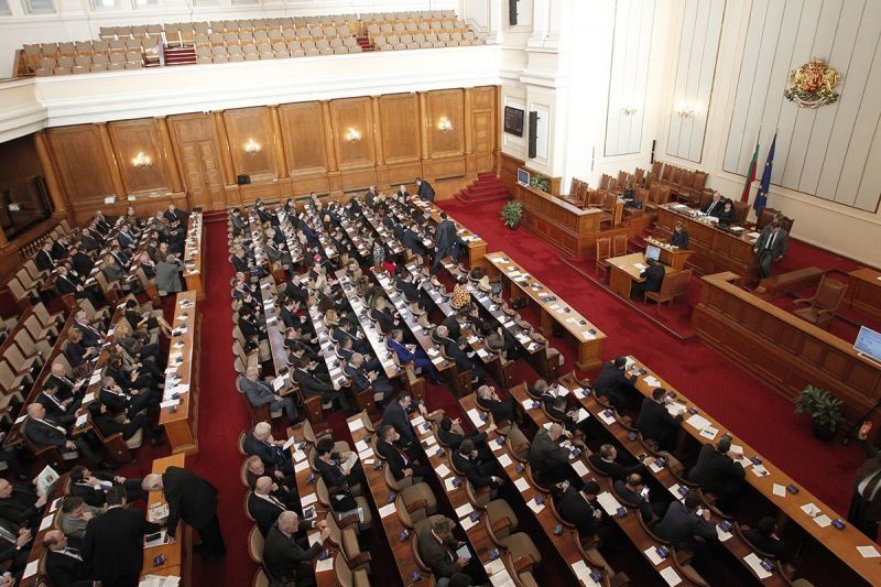 Основната заплата на депутатите в 44-ото Народно събрание става 3540