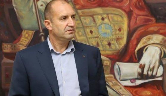 Изключително съм поласкан, че премиерът следи с такова огромно внимание