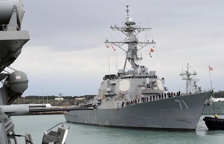 Американският есминец Рос е преминал Босфора и е влязъл в