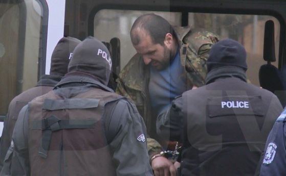 Сапьори претърсват имота на 35 годишния Иван Пачелиев заради съмнения че