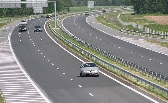 Движението на магистрала Тракия е ограничено край Цалапица в посока