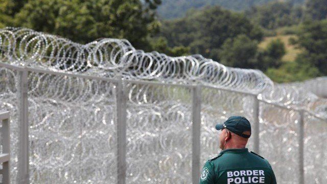 Оградата на границата да бъде ремонтирана и поддържана без за