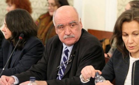 Управителят на здравната каса Камен Плочев е приет в болница  съобщи