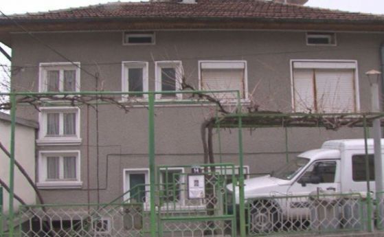 Въоръжен мъж се барикадира в дома си във Велинград През цялото