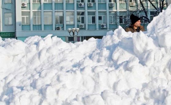 Снегът донесе ваканция в 41 училища