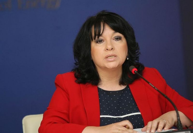 Министърът на енергетиката в оставка Теменужка Петкова остава на поста