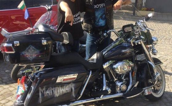 Кметълът Цонко подарява мотор Harley-Davidson на фен от Varna Mega Rock, купил промо билет