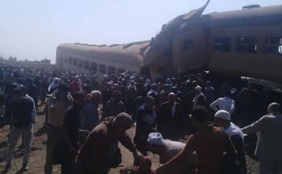 Два влака се блъснаха в Египет, най-малко 19 загинаха
