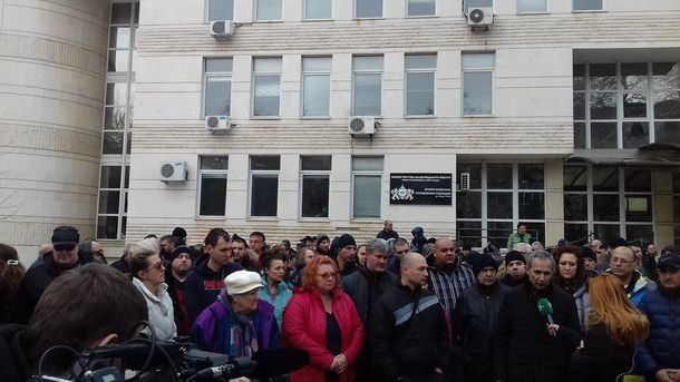 Шествието на протестиращите пловдивчани в защита на д-р Иван Димитров,