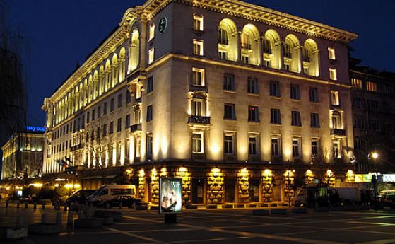 Пожар в хотел Шератон в София Сградата е затворена  
На мястото има