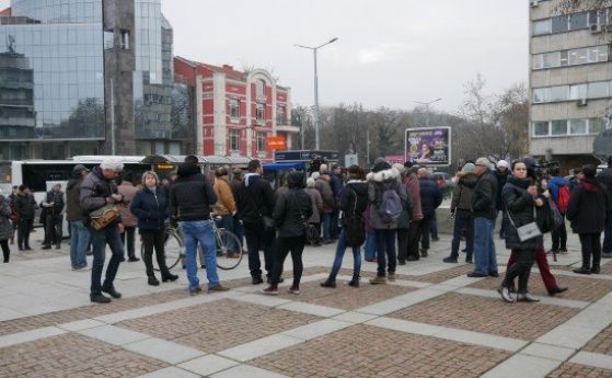 200 души протестираха в Пловдив в подкрепа на д-р Димитров