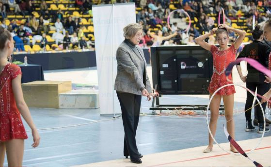 Председателят на Българската федерация по художествена гимнастика Илиана Раева отвърна