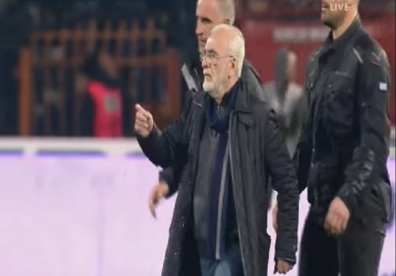 Гръцките футболни фенове станаха свидетели на изключително грозни сцени. Заплахи