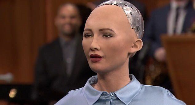 Посещението на робота София в България се отлага.  Тя трябваше