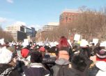 Десетки хиляди ученици в САЩ излязоха от час, за да протестират срещу оръжията