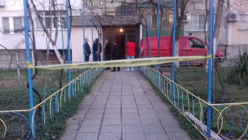 Полицията в Пловдив откри трупове на мъж и жена в