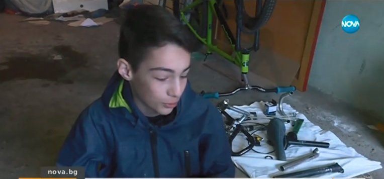 13-годишният Александър имал мечта - да има планинско колело, което